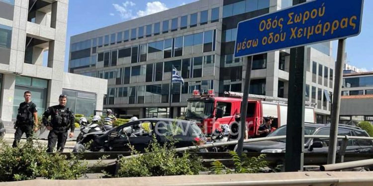 Alldaynews.gr Σοβαρό τροχαίο στην Κηφισίας με τραυματίες – Ανασύρθηκε γυναίκα χωρίς τις αισθήσεις της