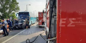 Alldaynews.gr Ι.Χ. συγκρούστηκε με φορτηγό και λεωφορείο – Τρεις τραυματίες και επιχείρηση απεγκλωβισμού