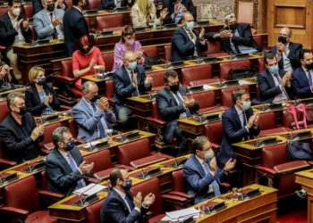 Alldaynews.gr Πέρασε με 158 «ναι» το εργασιακό νομοσχέδιο