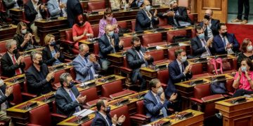 Alldaynews.gr Πέρασε με 158 «ναι» το εργασιακό νομοσχέδιο