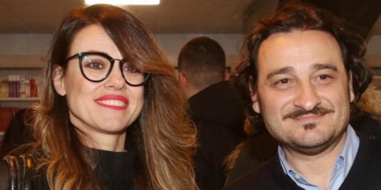 Alldaynews.gr Βασίλης Χαραλαμπόπουλος: Ραγίζει καρδιές η σύζυγός του – «Ένας χρόνος χωρίς εσένα…»