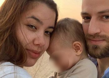 Η αφήγηση της 45χρονης: “Ζω αυτά που θα ζήσει η μικρή κορούλα της Καρολάιν σε 40 χρόνια από τώρα” (video)