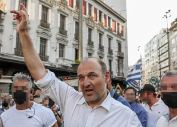 Φαίδων Βόβολης: Ποιος είναι ο γιατρός που διοργανώνει τις διαδηλώσεις αντιεμβολιαστών (pics)