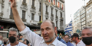 Φαίδων Βόβολης: Ποιος είναι ο γιατρός που διοργανώνει τις διαδηλώσεις αντιεμβολιαστών (pics)