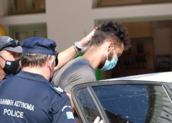 Έγκλημα στη Φολέγανδρο: Στον Κορυδαλλό ο 30χρονος δολοφόνος της Γαρυφαλλιάς[video]