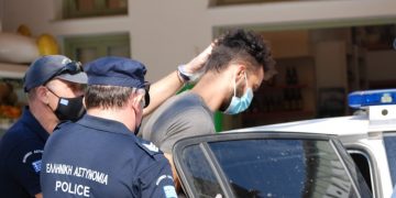 Έγκλημα στη Φολέγανδρο: Στον Κορυδαλλό ο 30χρονος δολοφόνος της Γαρυφαλλιάς[video]