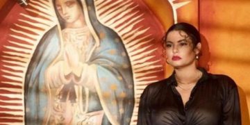 Alldaynews.gr Μαρία Κορινθίου: Η απάντησή της μετά τον χαμό για την πόζα δίπλα στην Παναγία (pic)