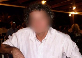 Alldaynews.gr Βούλα: Αυτός είναι ο αρνητής γιατρός που πέταξε δόσεις εμβολίου στα σκουπίδια