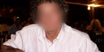 Alldaynews.gr Βούλα: Αυτός είναι ο αρνητής γιατρός που πέταξε δόσεις εμβολίου στα σκουπίδια