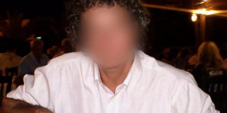 Alldaynews.gr Βούλα: Αυτός είναι ο αρνητής γιατρός που πέταξε δόσεις εμβολίου στα σκουπίδια