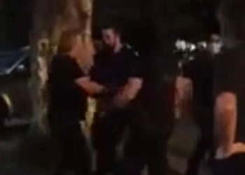 Αστυνομικοί μπαίνουν σε ταβέρνα στο Ηράκλειο σα να πρόκειται να συλλάβουν τον Παλαιοκώστα – Άφωνοι οι πελάτες (vid)