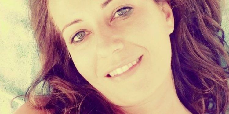 Alldaynews.gr Τραγωδία: Έχασε στα 40 της χρόνια, τη μάχη με τον κορoνοϊό η Αλέκα-Μητέρα μικρού παιδιού