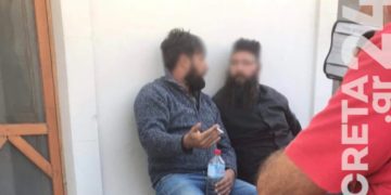 Ηράκλειο: Την κουβάλησε κολυμπώντας λιπόθυμη στην σπηλιά! Οι κρίσιμες στιγμές μετά την ανατροπή της βάρκας[photos]