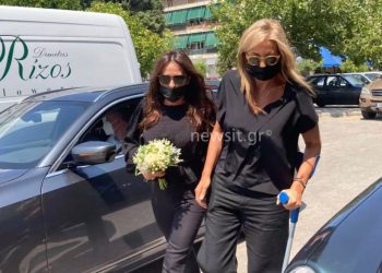 Κηδεία Τόλη Βοσκόπουλου: Με πατερίτσα στην κηδεία του η Μαρέβα Μητσοτάκη