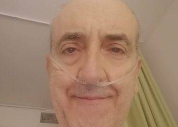 Σπαρακτική παράκληση γιατρού με κορονοϊό: Εμβολιαστείτε ΧΘΕΣ, άλλαζα πάπιες σε 19χρονο