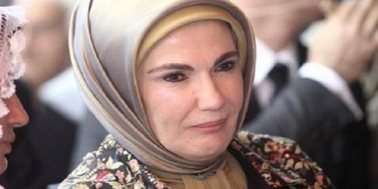 Θύελλα αντιδράσεων, λόγω ομιλίας συζύγου Ερντογάν – “Μειώστε τις μερίδες” συνιστά στους Τούρκους[video]