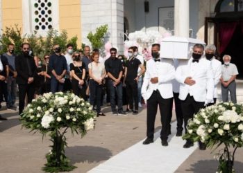 Ράγισαν καρδιές στην κηδεία της 7χρονης Αναστασίας-Απαρηγόρητη η οικογένεια της Ερ. Πρεζεράκου[photos]