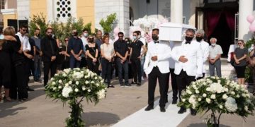 Ράγισαν καρδιές στην κηδεία της 7χρονης Αναστασίας-Απαρηγόρητη η οικογένεια της Ερ. Πρεζεράκου[photos]