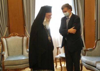 «Ελεύθερη επιλογή ο εμβολιασμός» αποφάσισε η Ιερά Σύνοδος