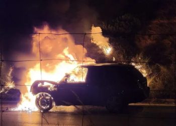 Εθνική Οδός: Στις φλόγες υπερπολυτελές αυτοκίνητο