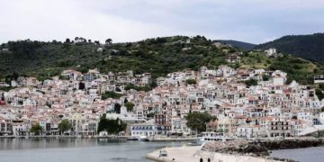 Alldaynews.gr Σκόπελος: Το πλοίο τους άφησε σε άλλο λιμάνι από αυτό που περίμεναν – Οργή για την απίστευτη ταλαιπωρία