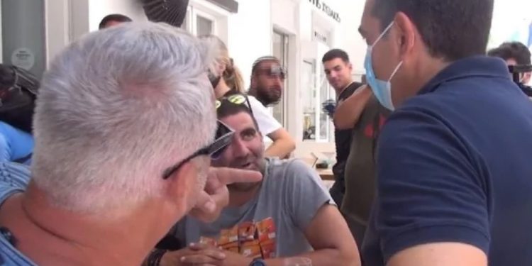Τσίπρας: Βρήκε στη Μύκονο… συμμαθητή του από την 5ήμερη![video]