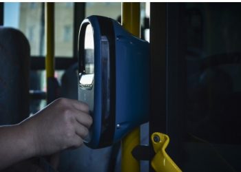 Φθηνότερα εισιτήρια και κάρτες στους εμβολιασμένους στα ΜΜΜ