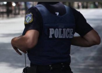 Alldaynews.gr Χίος: Αστυνομικός βούτηξε στη θάλασσα και έσωσε 19χρονη απο πνιγμό