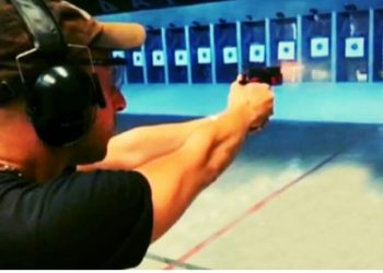 Ηλιούπολη: Αυτός είναι ο αστυνομικός που έβαλε την 19χρονη να γυρίσει Π0ρν0–Οι Σαμπάνιες και τα όπλα[photos]