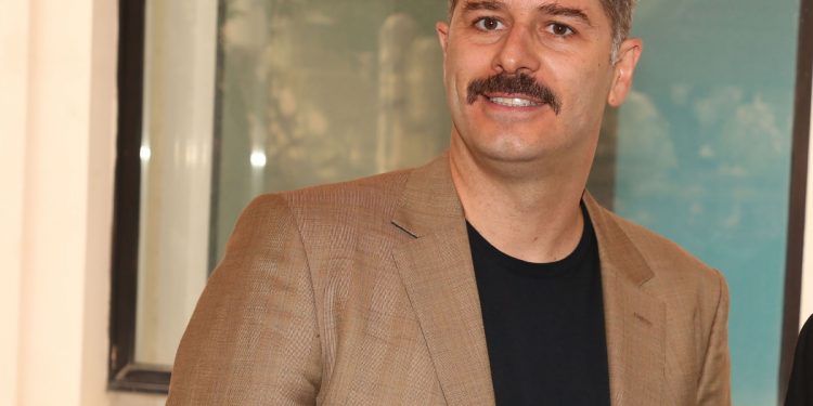 Alldaynews.gr Στο νοσοκομείο ο ηθοποιός Αλέξανδρος Μπουρδούμης