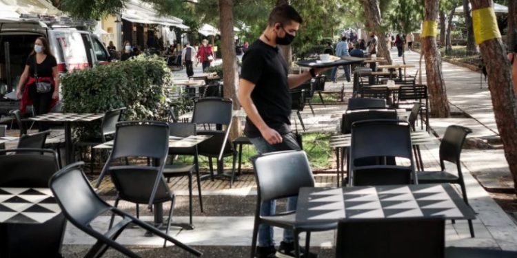 Εστίαση: Πώς θα γίνεται ο έλεγχος των πιστοποιητικών – Πότε εφαρμόζεται το Freedom Pass