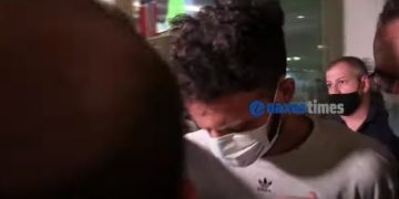 Έγκλημα στη Φολέγανδρο: Ατάραχος ο 30χρονος στον εισαγγελέα-Τον αποδοκίμασαν πολίτες[video]