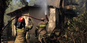 Φωτιά σε Σταμάτα – Ροδόπολη – Διόνυσο: Συνελήφθη ένας μελισσοκόμος