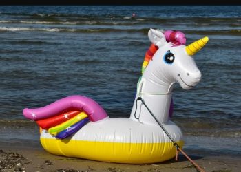 Τραγικές στιγμές για 6χρονο κοριτσάκι-Παρασύρθηκε στο πέλαγος πάνω σε φουσκωτό θαλάσσης