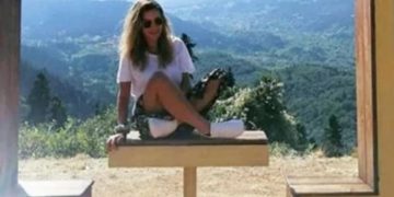 Alldaynews.gr Σοκαριστική ανάρτηση με φωτογραφία απο παιδική φίλη της Γαρυφαλλιάς:«Αύριο θα είμαι εγώ»