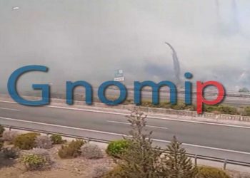 Φωτιά στην Πάτρα: Εκκενώνεται το Σούλι – Καίγονται σπίτια (vids)