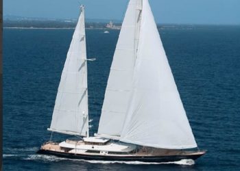 Ιστιοφόρο σκάφος με 8 άτομα βυθίστηκε στη Νάξο