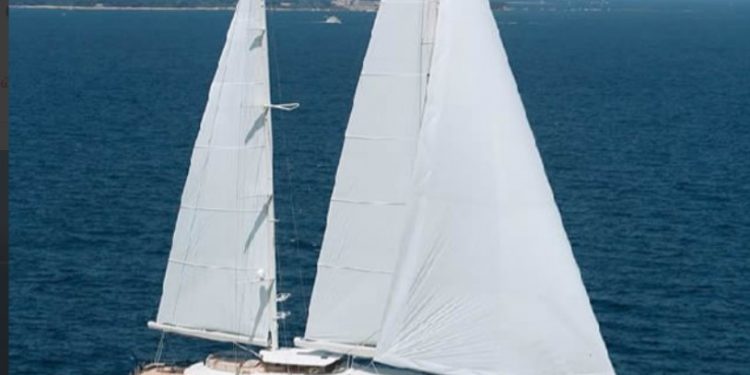 Alldaynews.gr Ιστιοφόρο σκάφος με 8 άτομα βυθίστηκε στη Νάξο