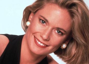 Τόλμη και Γοητεία: Δείτε πώς είναι σήμερα η Κάρολάιν από τη δημοφιλή σειρά