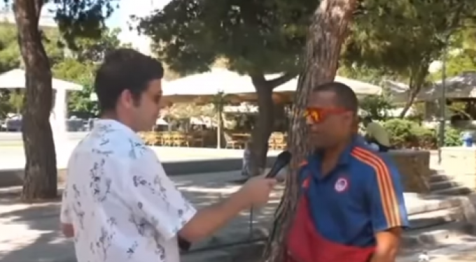 Alldaynews.gr Βίντεο έπος: Δεν εμβολιάζεται γιατί «σε κάνει ζόμπι, μπορεί να σαπίσεις»!