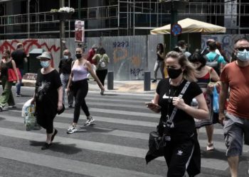 Επιστρέφει η μάσκα παντού-Σοκ από την αύξηση των κρουσμάτων