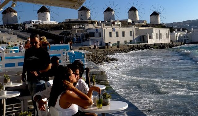 Alldaynews.gr Έκτακτα μέτρα στη Μύκονο: Aπαγόρευση νυχτερινής κυκλοφορίας και μουσικής