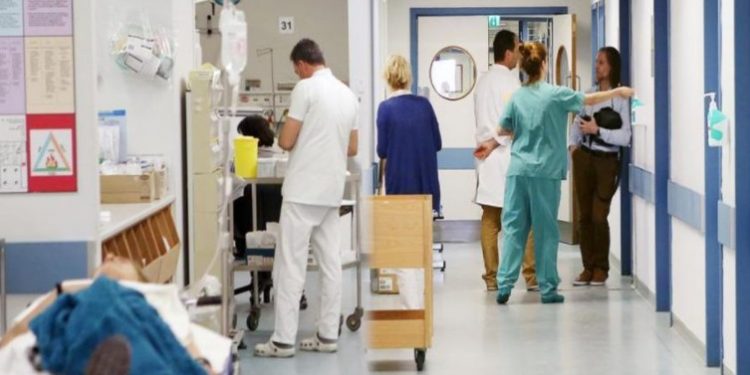 Alldaynews.gr Υποχρεωτικός εμβολιασμός: Σε άδεια άνευ αποδοχών οι υγειονομικοί που θα αρνηθούν το εμβόλιο