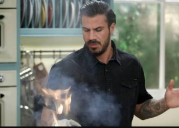 Άκης Πετρετζίκης