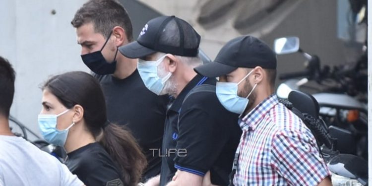 Alldaynews.gr Πέτρος Φιλιππίδης: Δείτε τον με χειροπέδες-Τον μεταφέρουν στις φυλακές Τρίπολης(video) (photos)