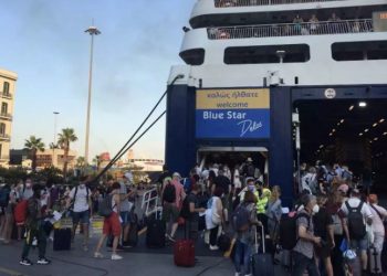 Νέα μέτρα: Πόσοι από τους 1.800 ταξιδιώτες για Κυκλάδες δεν πέρασαν τον καταπέλτη του πλοίου