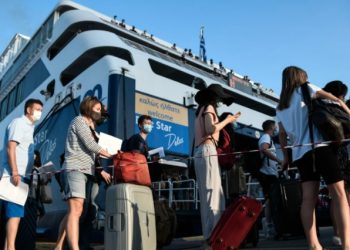 Ανεμβολίαστοι: Επιστροφή από τα νησιά με υποχρεωτικό self test