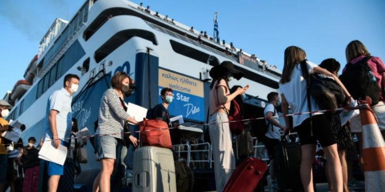 Alldaynews.gr Ανεμβολίαστοι: Επιστροφή από τα νησιά με υποχρεωτικό self test