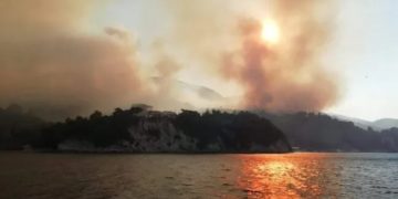 Φωτιά στη Σάμο: Ζητούν να κηρυχθεί το νησί σε κατάσταση έκτακτης ανάγκης[video]