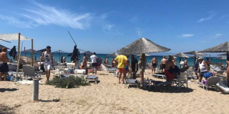 Alldaynews.gr ΠΡΙΝ ΛΙΓΟ στη Χαλκιδική: Χτύπησε ανεμοστρόβιλος την παραλία των Μουδανιών – Τραυματίστηκαν τρία άτομα (φωτο, video)